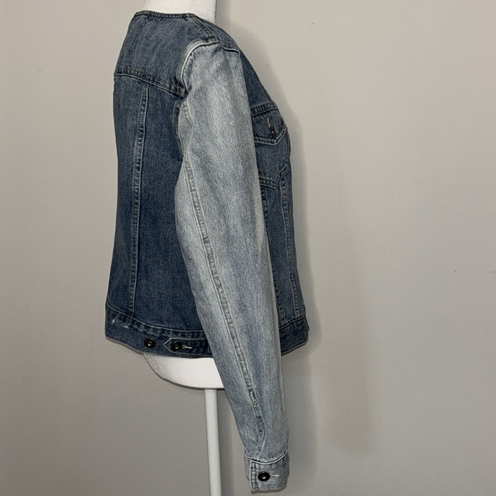 Two by Vince Camuto Two Toned Distressed Jean Jacket Size Small - Picture 6 of 10